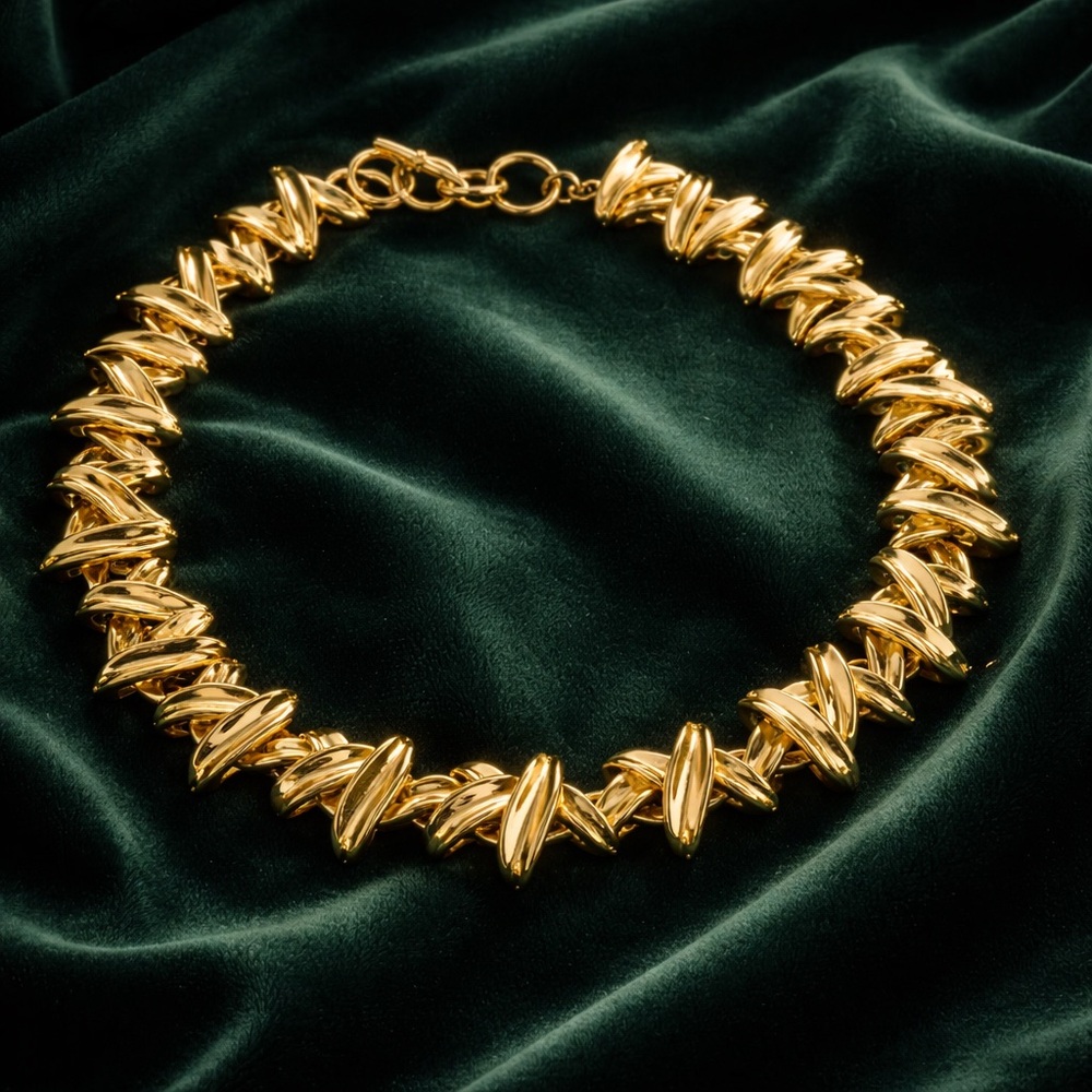 Elegant Gold Women's Necklace